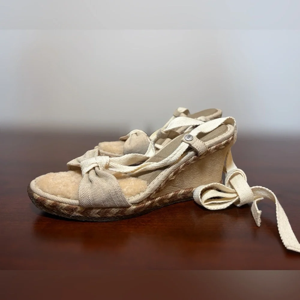 UGG Amelie Lace Up Shearling Lined Espadrille Wedge Heels Cream Canvas Size 9